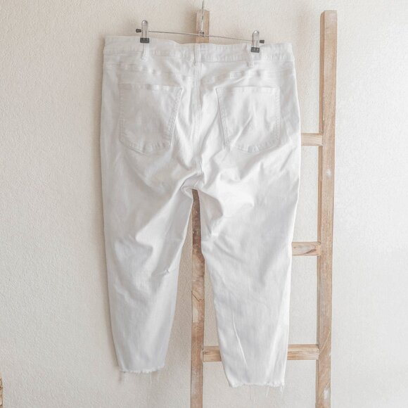 Silver Jeans Co. Avery Skinny Crop White Jeans Sz 18/20 Plus Size Raw Hem Denim - Picture 5 of 5